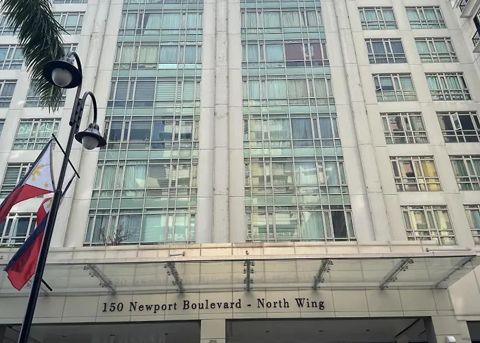 Siayan Condotel At 150 Newport Blvd Manila