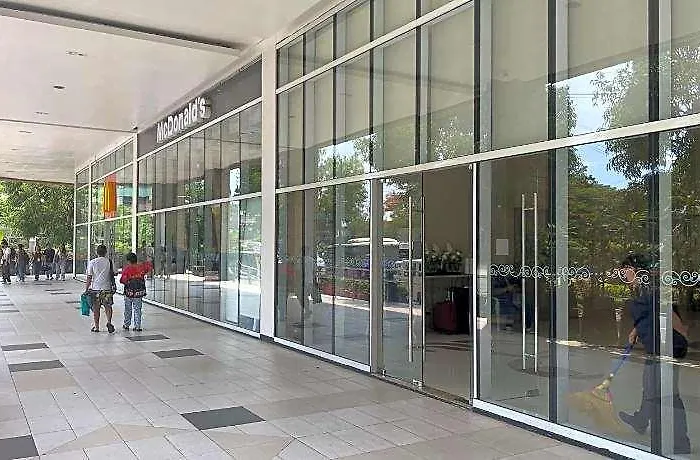 Siayan Condotel At 150 Newport Blvd