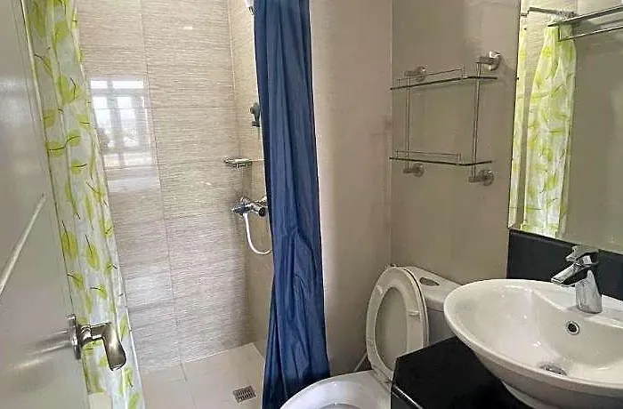 Siayan Condotel At 150 Newport Blvd 3*